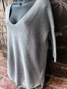Express Gray Metallic V-Neck Tunic Sweater Shimmer 3/4 Sleeve High-Low EUC